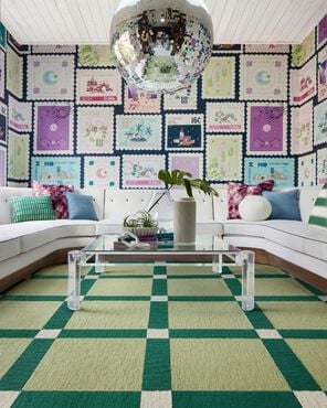 Lifestyle image of Boxed In shown in Mint