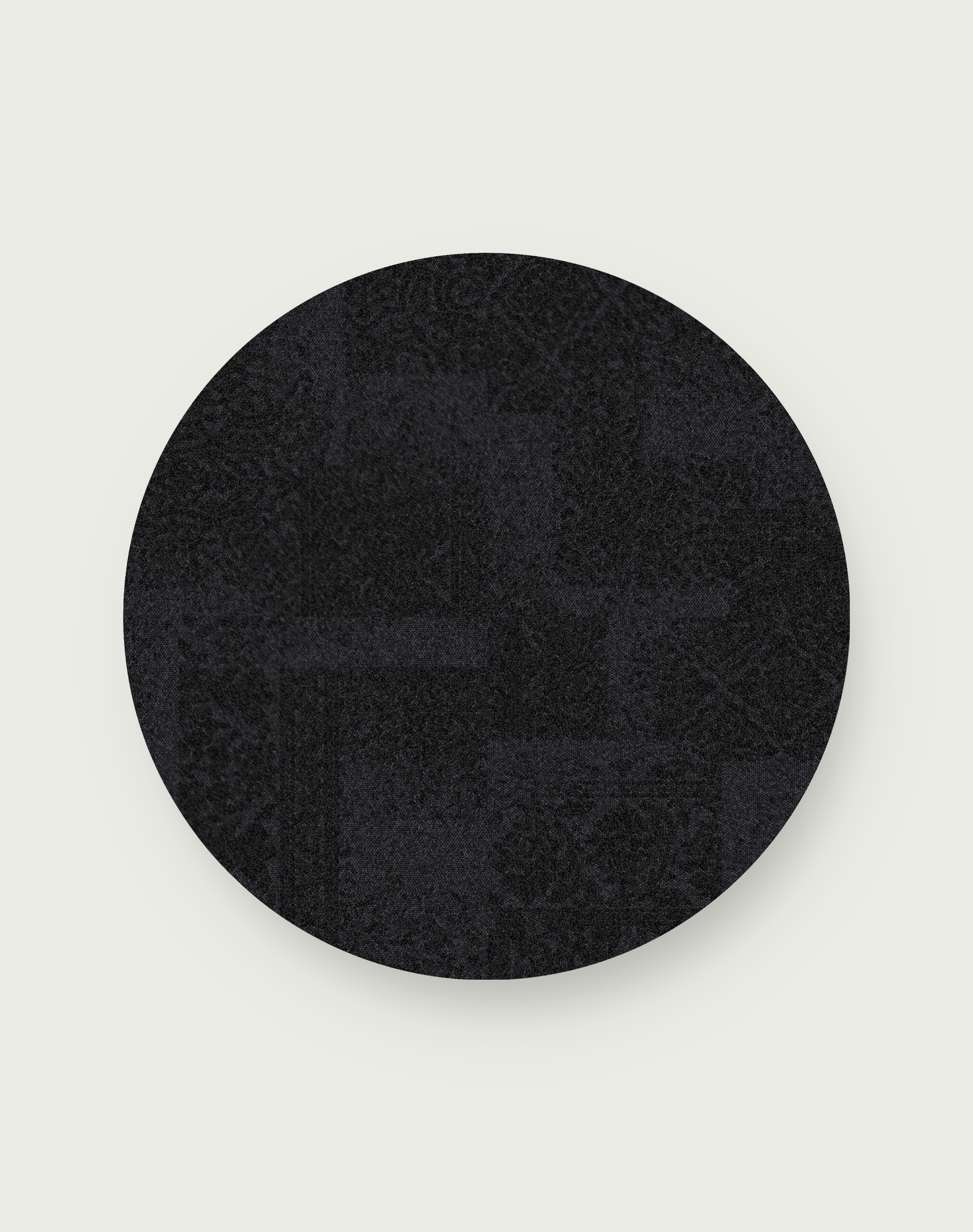 Antique Minx Round Rug - Black - 3.25 Diameter